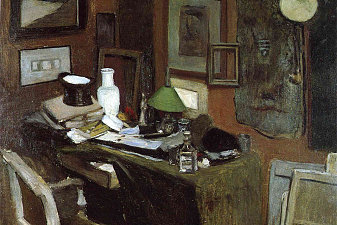 Interior with a top hat